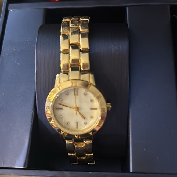 Accessory Gift Set Tortoise Sunglasses Goldtone Watch Bracelets Decorative Box
